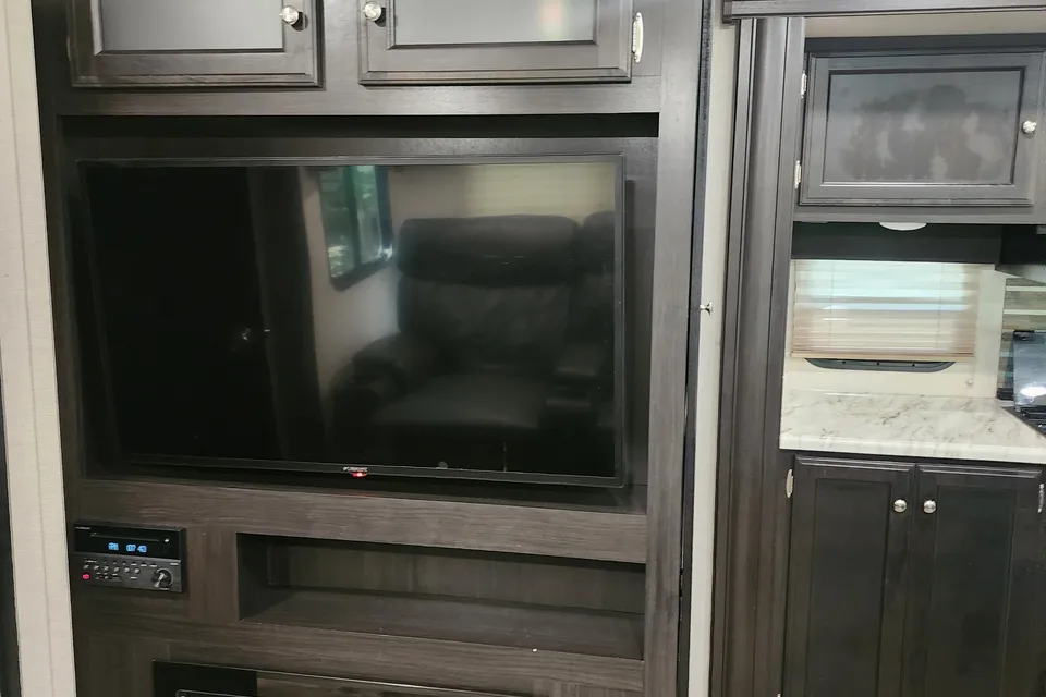 Ray Rays Travel Trailer with outdoor kitchen and bunk room