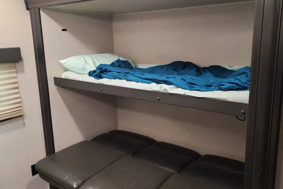 Ray Rays Travel Trailer with outdoor kitchen and bunk room