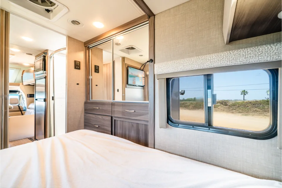 C6 - 2023 Thor Motorcoach Delano SV MB
