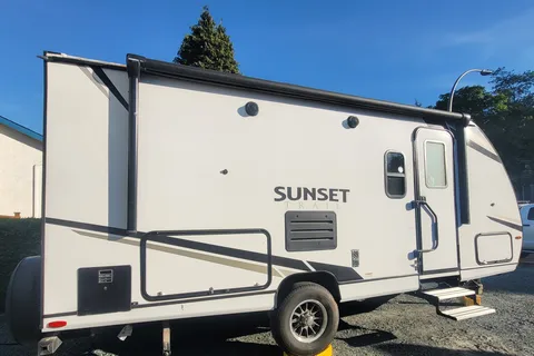 Meaghan's Sunset Trail Super Lite Travel Trailer