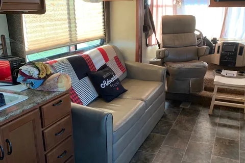KAREN's Thor Motor Coach Hurricane Class A