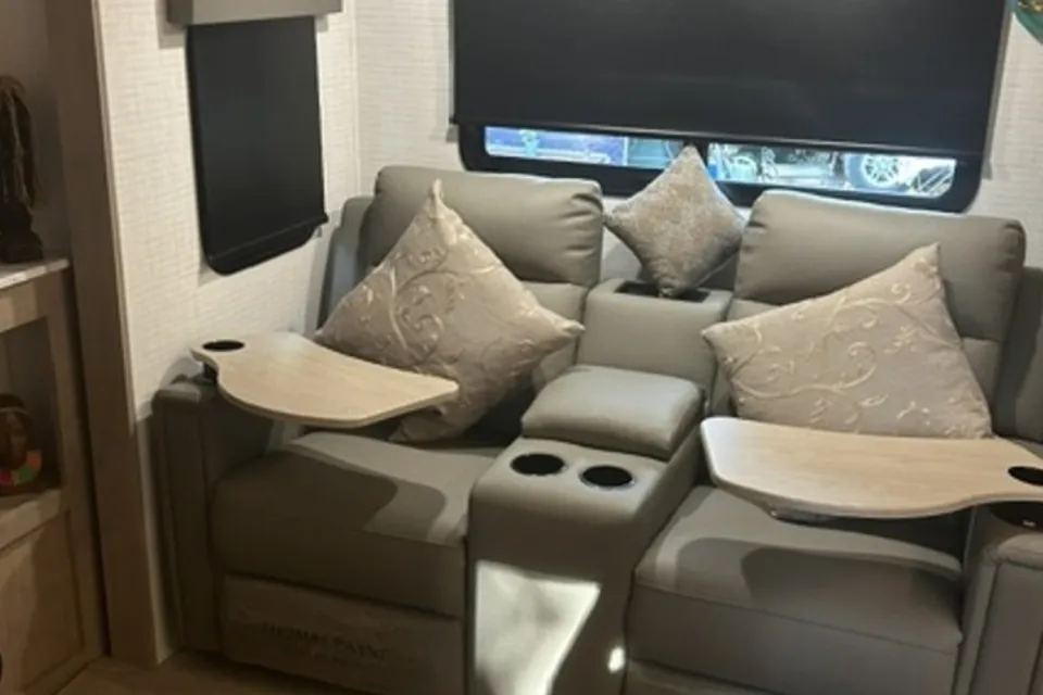 Sharon's Palomino 2025 Palomino Solaire 2300 FKBS Travel Trailer