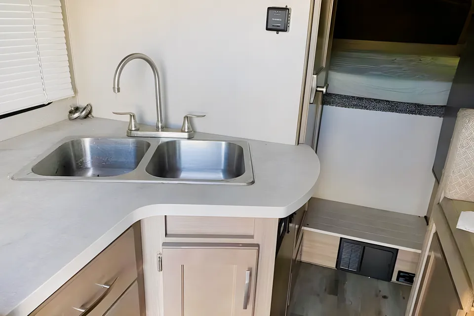 2020 Adventurer 86fb truckCamper