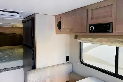 2020 Adventurer 86fb truckCamper