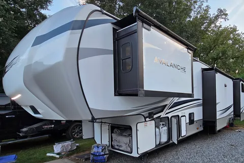 2024 Keystone Avalanche Fifth Wheel