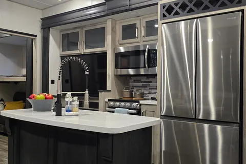 2024 Keystone Avalanche Fifth Wheel