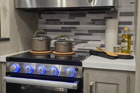 2024 Keystone Avalanche Fifth Wheel