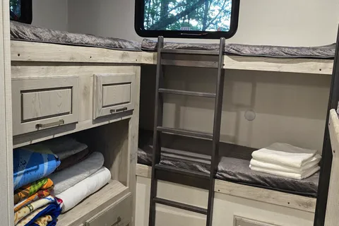 2024 Keystone Avalanche Fifth Wheel