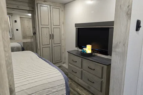 2024 Keystone Avalanche Fifth Wheel
