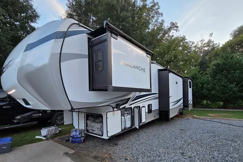 2024 Keystone Avalanche Fifth Wheel
