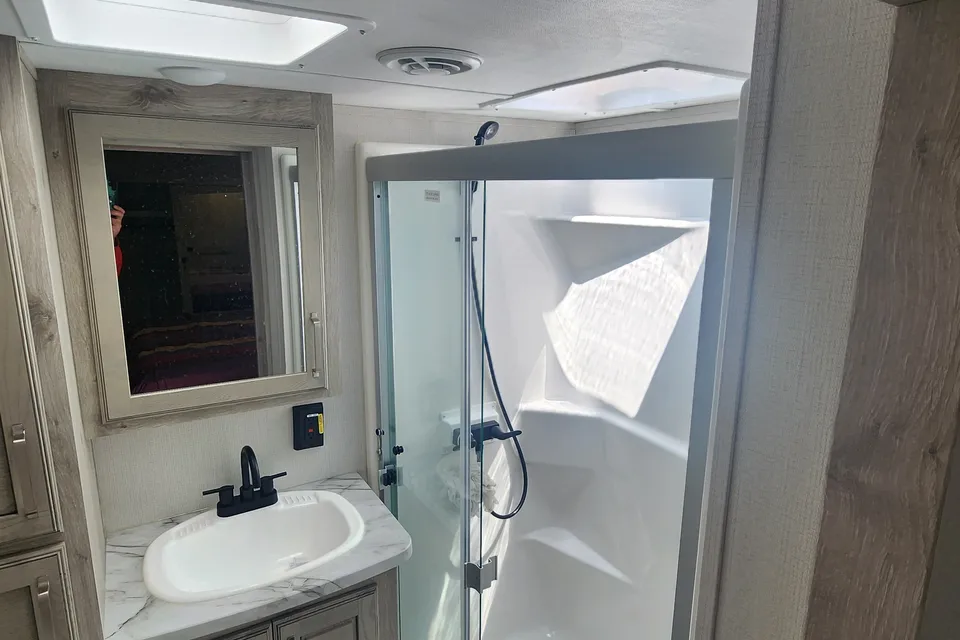 2024 Keystone Avalanche Fifth Wheel