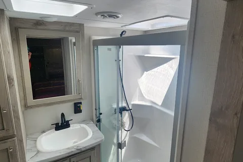 2024 Keystone Avalanche Fifth Wheel