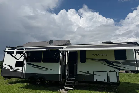 Charles's Keystone Avalanche 390 DS Fifth Wheel