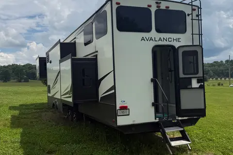 Charles's Keystone Avalanche 390 DS Fifth Wheel