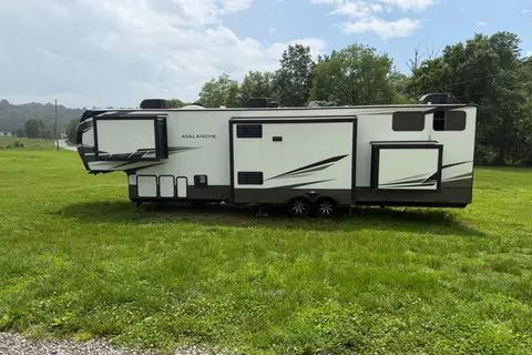 Charles's Keystone Avalanche 390 DS Fifth Wheel