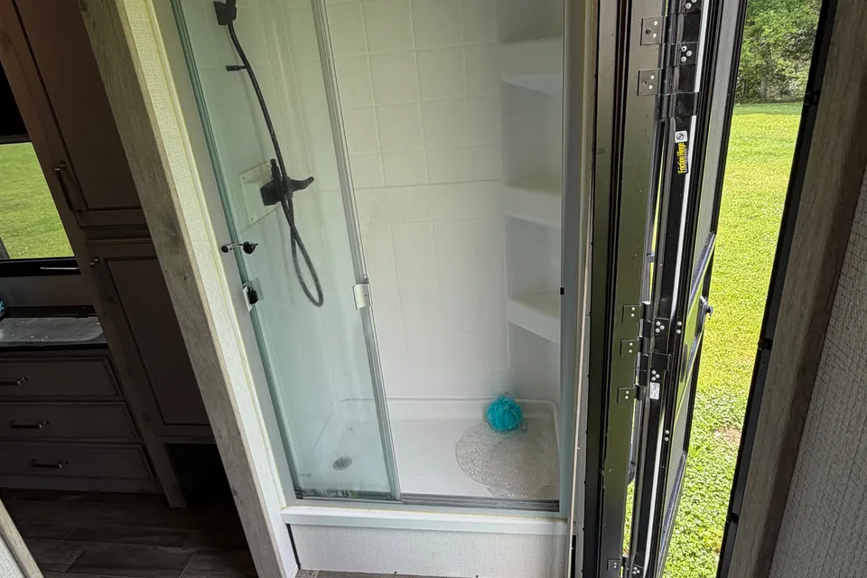 Charles's Keystone Avalanche 390 DS Fifth Wheel
