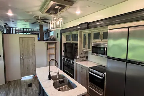 Charles's Keystone Avalanche 390 DS Fifth Wheel