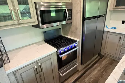 Charles's Keystone Avalanche 390 DS Fifth Wheel