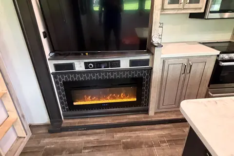 Charles's Keystone Avalanche 390 DS Fifth Wheel