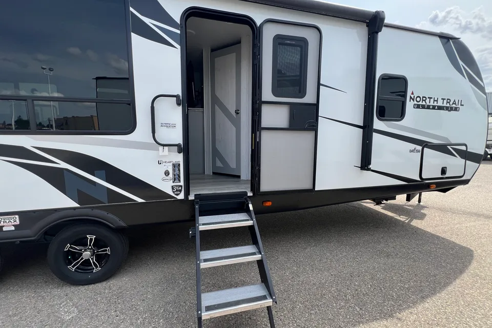 Ignition's Heartland 28RKDS North Trail Travel Trailer