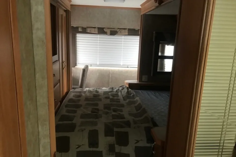 Eric's Monaco Holiday Rambler 37 Class A