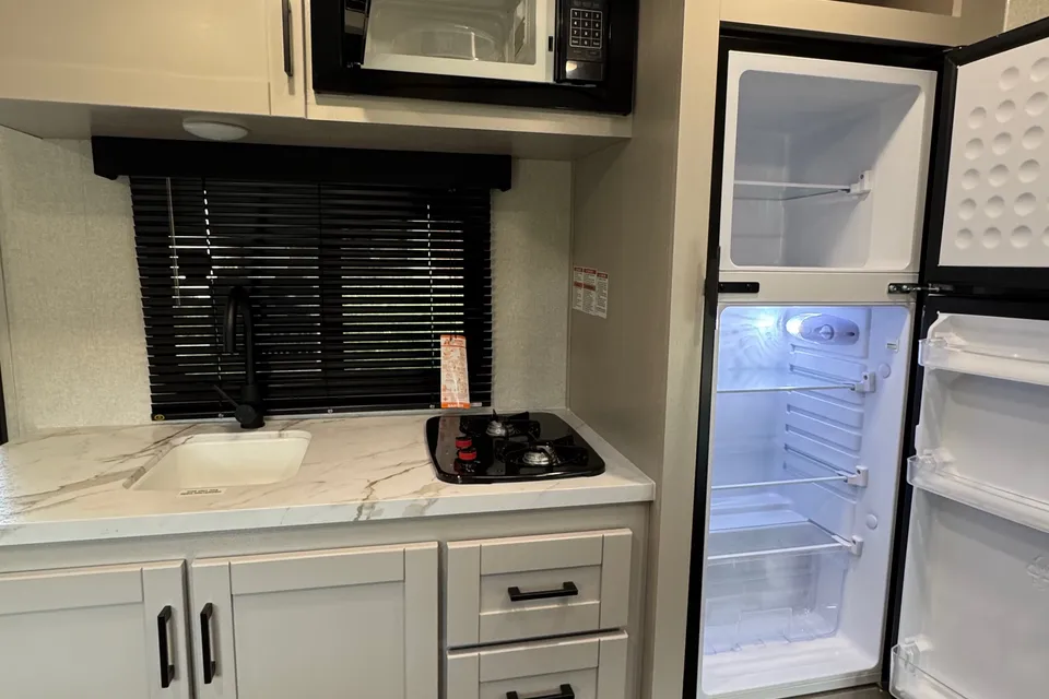 Sin Fronteras Jayco 17HB Travel Trailer(No Burning Man)