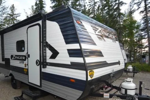 The ZEN Zinger Travel Trailer Like New!