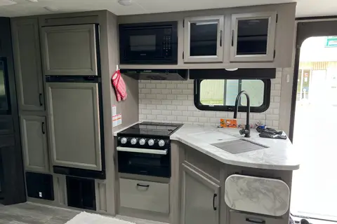 Couples Glamping In Comfort