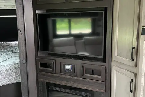 Couples Glamping In Comfort