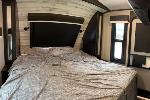 Couples Glamping In Comfort
