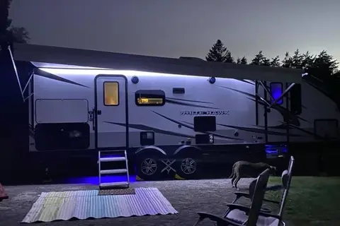 Couples Glamping In Comfort