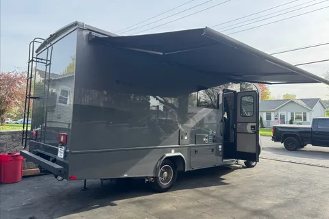Brand new 2025 East to West Entrada 24FM ClassC