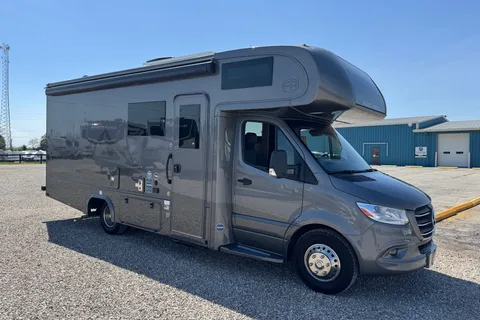 Brand new 2025 East to West Entrada 24FM ClassC