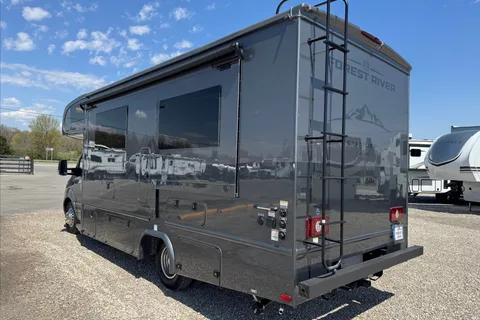 Brand new 2025 East to West Entrada 24FM ClassC