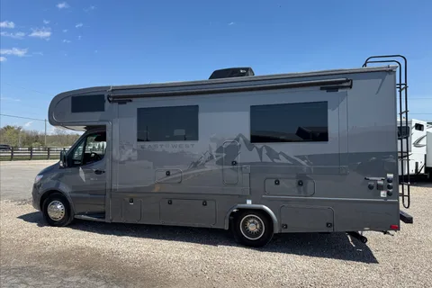 Brand new 2025 East to West Entrada 24FM ClassC
