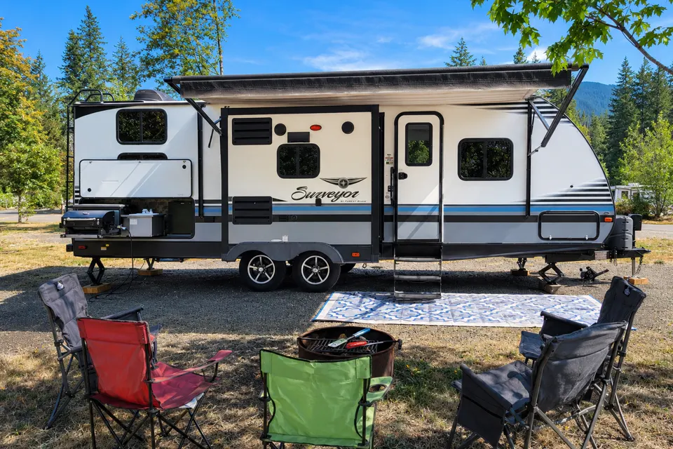 2018 Surveyor 247BH Dog Friendly + Bunkhouse + Island, Sleeps 8