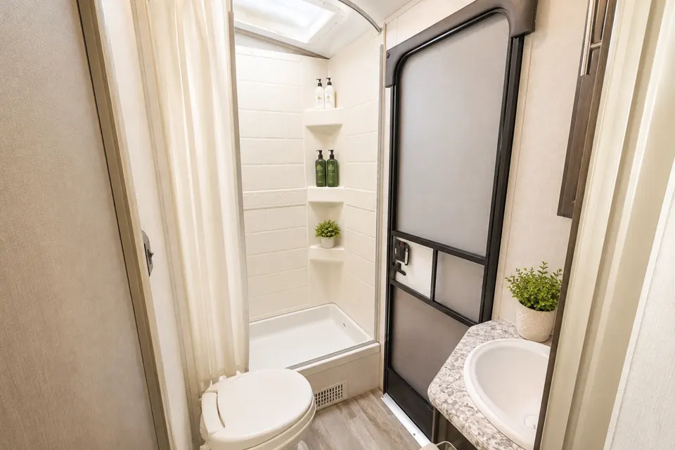 2018 Surveyor 247BH Dog Friendly + Bunkhouse + Island, Sleeps 8