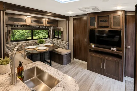 2018 Surveyor 247BH Dog Friendly + Bunkhouse + Island, Sleeps 8