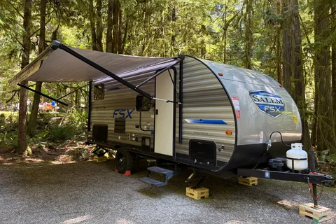 🏕️ Coastal Camping in Comfort