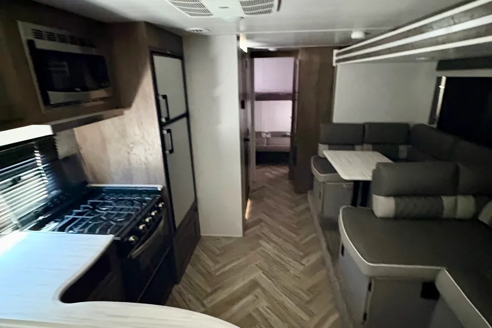 TKG Forest River Wildwood 273QBXL Travel Trailer