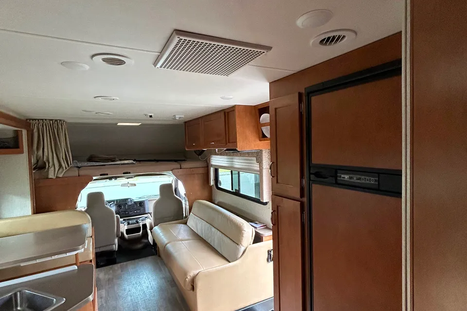 Ian 's Winnebago Mini winnie Class C with( bunk beds ) 