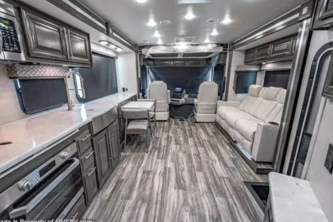 CONVENIENT & EASY TO DRIVE Forest River Georgetown GT7 32J7 Class A
