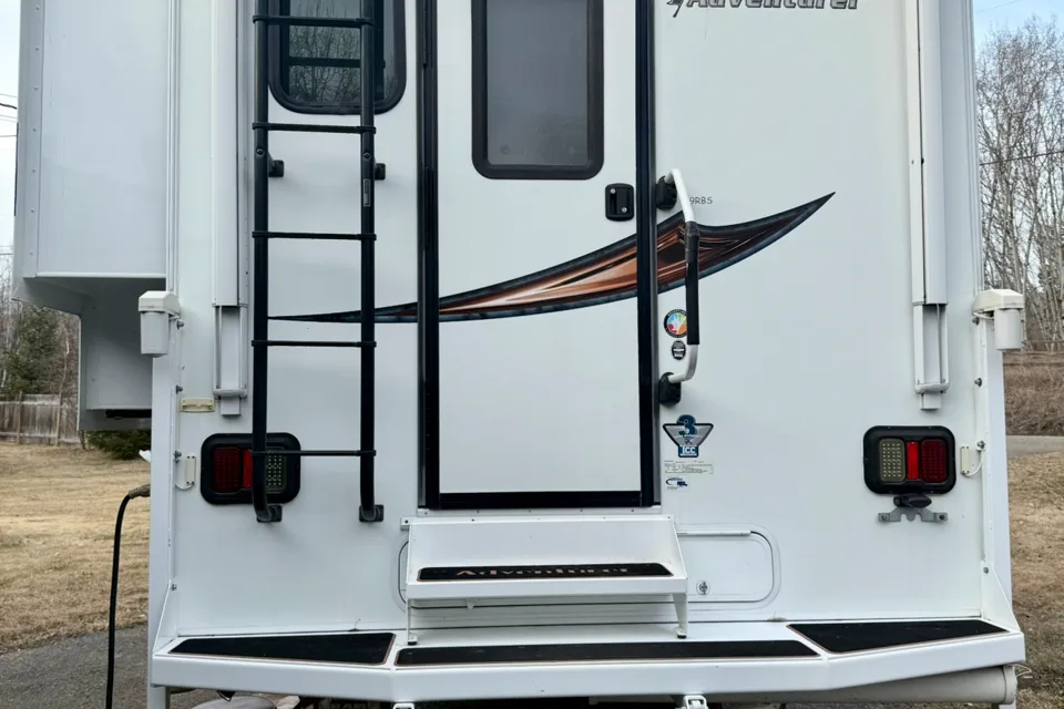 Janelle's Adventurer Four Season Truck Camper