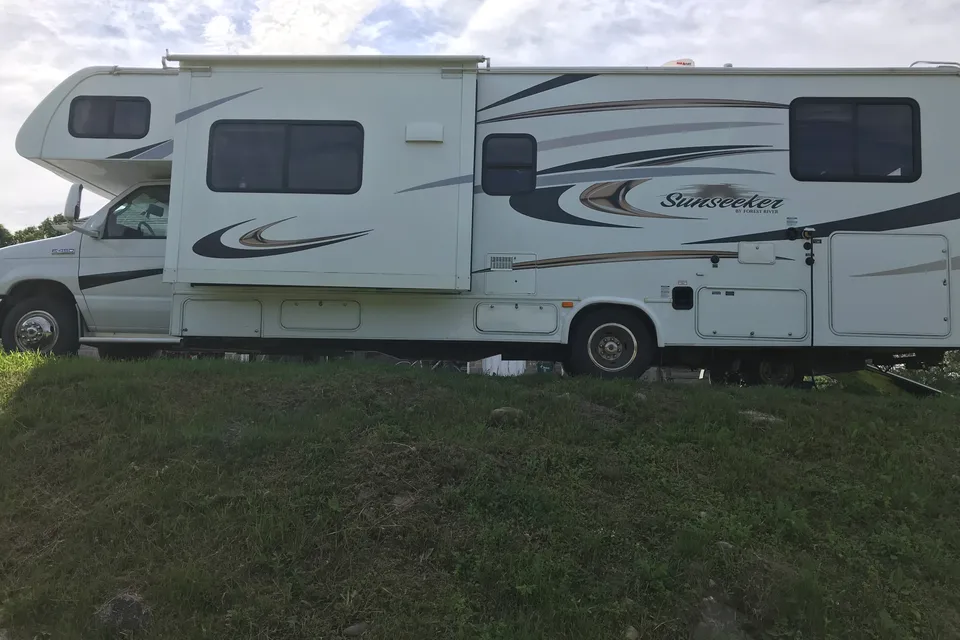 2015 - Forest river sunseeker 3170