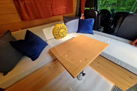 Edgar: Converted Sprinter Van * Pet Friendly *