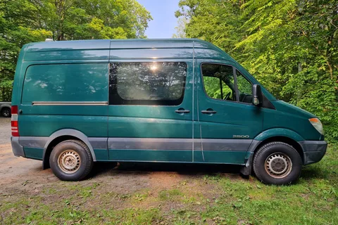 Edgar: Converted Sprinter Van * Pet Friendly *