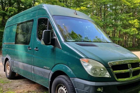 Edgar: Converted Sprinter Van * Pet Friendly *