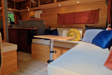 Edgar: Converted Sprinter Van * Pet Friendly *
