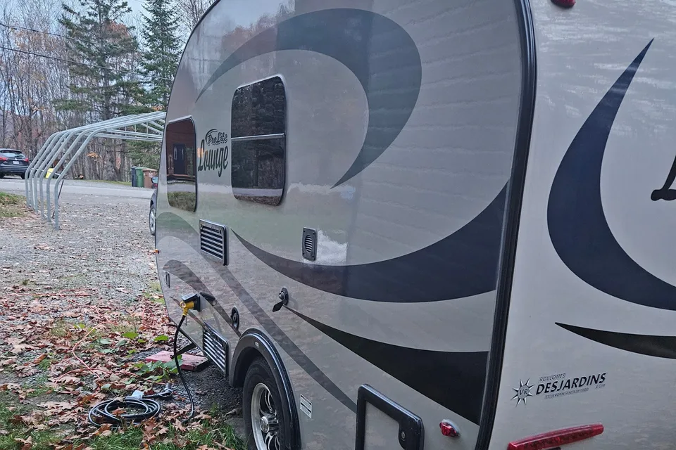 Roberto's Prolite Prolite lounge Travel Trailer
