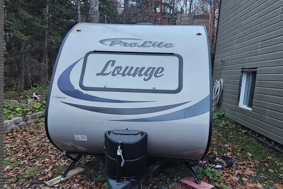 Roberto's Prolite Prolite lounge Travel Trailer